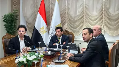 وزير الرياضة يلتقي مجموعة من المتخصصين في التسويق الرياضي للاعبين