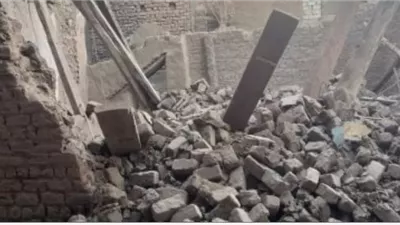 انهيار منزل 3 طوابق خال من السكان فى منطقة بولاق أبو العلا