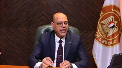 وزارة العمل توقف نشاط شركة لإلحاق العمالة بالخارج بعد رصد مخالفات قانونية