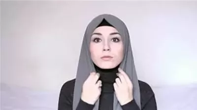 حكم ظهور لون الشعر من تحت الطرحة