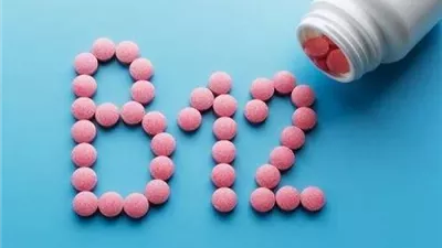 علامات نقص فيتامين B12 .. أعراض داخل الفم قد تكشف الخطر الصامت