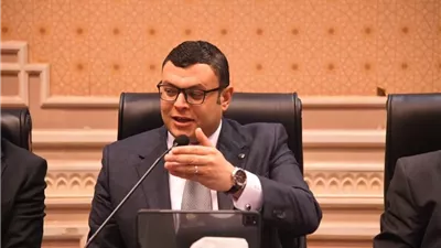 وزير الإسكان يبحث مع وفد من بنك الاستثمار الأوروبي تعزيز فرص التعاون