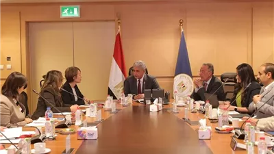 وزير السياحة يبحث مع وفد 