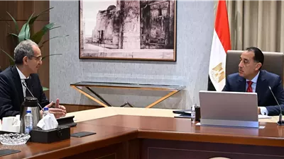رئيس الوزراء يتابع مع وزير الاتصالات مستجدات العمل