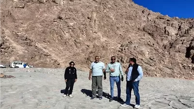 محافظ البحر الأحمر يُشكّل لجنة لفحص مخرّات السيول والبرابخ والطرق
