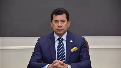 وزير الرياضة يطمئن هاتفيا على الكابتن حسن شحاته
