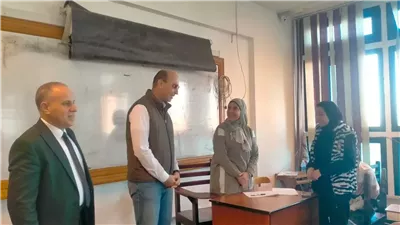 رئيس جامعةدمنهوريتفقد استعدادات امتحانات منتصف العام بكليةالتربية