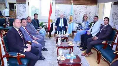 قبل انطلاقه..رئيس جامعةسوهاج يستقبل نجوم لجنةتحكيم تياتر والجامعة