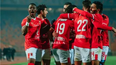 مفاجأة.. نجم الأهلي يغادر الي بلاده بعد فشل مفاوضات تجديد عقده