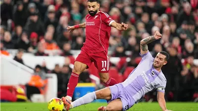 ريو فرديناند يسخر من كاراجر بعد تألق محمد صلاح أمام