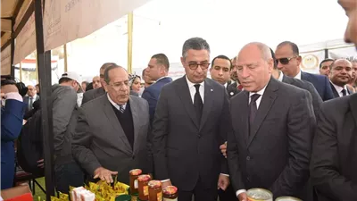 وزير التموين ومحافظ القاهرة يفتتحان سوق 