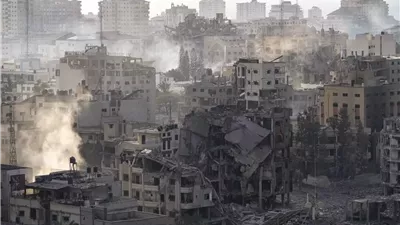 بدء عمليات البحث عن جثامين الشهداء تحت أنقاض المنازل في مدينة غزة