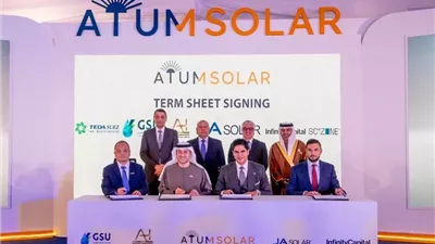 كامل الوزير وجمال الدين يشهدان وضع حجر أساس مجمع أتوم سولار