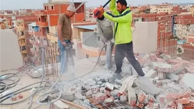إزالة طابقين مخالفين في عقار بالإسماعيلية