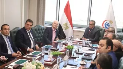 عبد الغفار يناقش خطة تطوير قسم الأشعة بمشروع مدينة النيل الطبية
