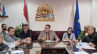 تعليم دمياط يناقش إستعدادات المدارس للأمطار والإنتخابات