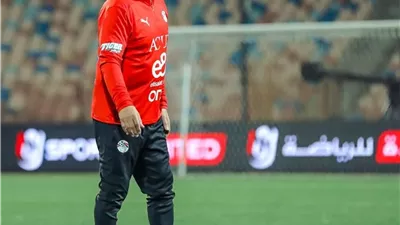 كامل أبو علي ينصح حسام حسن بتجاهل مواقع التواصل الاجتماعي
