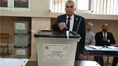 رئيس مجلس الشيوخ يدلي بصوته في جولة الإعادة بانتخابات النواب