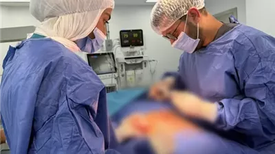 نجاح أول جراحة لاستئصال ورم بالأمعاء الدقيقة بمستشفى القنطرة شرق
