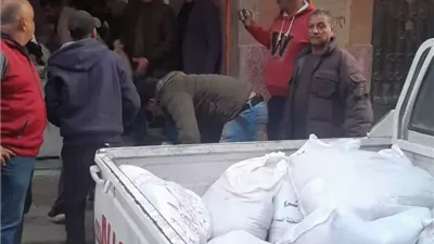 حي الوراق يضبط ثلاثة مخازن لتصنيع البان ولحوم وزيوت فاسدة
