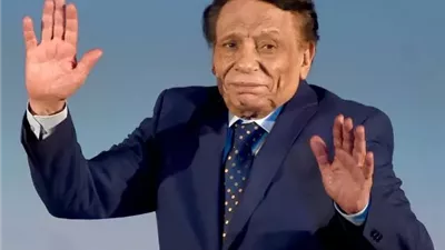 غياب عادل إمام عن عزاء شقيقته وحضور كبير لنجوم الفن