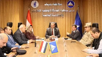 محافظ دمياط يتابع بدء عملية التصويت بجولة الإعادة لإنتخابات النواب