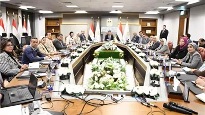 وزيرالرياضة يضع لمساته الأخيرة لمشروع تحويل مراكزالشباب لمراكز مجتمعية