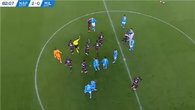 اشتباكات بين لاعبي ميلان ونابولي في كأس السوبر الإيطالي