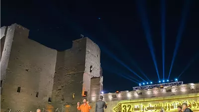 تفاصيل حفل على الحجار على مسرح ساقية الصاوى