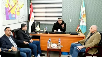 وزير الإسكان يعقد اجتماعاً بمقر جهاز مدينة سفنكس الجديدة