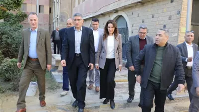 ساحة انتظار للسيارات أسفل محور الفريق كمال عامر