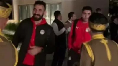 الجماهير تحتفل مع منتخب مصر بعد الفوز علي زيمبابوي