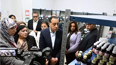 رئيس الوزراء يتفقد مركز طب الأسرة بـ