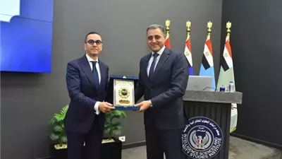 وزير الاستثمار يلتقي أعضاء دورة التمثيل الدبلوماسي العسكري بالخارج