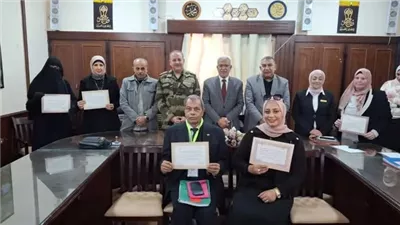 مدير تعليم الإسماعيلية يكرم الفائزين بمسابقة 