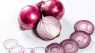ماذا يحدث لجسمك عند تناول البصل الأحمر يوميًا ؟