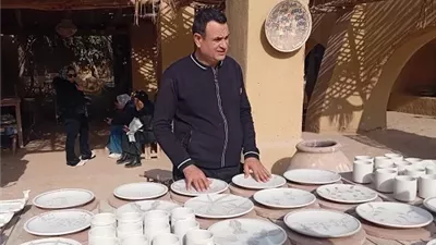 قرية تونس ترسّخ التمكين الاقتصادي عبر مدرسة الفخار