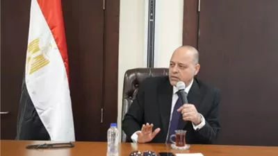 وزير العمل يفتح حوارا مع العاملين بالديوان العام ويؤكد: الجميع شركاء في النجاح