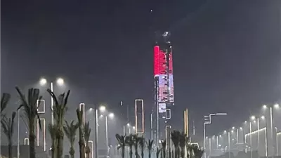 15 ألف زائر يحتفلون برأس السنة أمام البرج الأيقوني .. صور