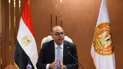 وزير العمل يصدر قراراً بتنظيم ساعات العمل في المنشآت الصناعية