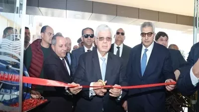 وزير التعليم العالي يفتتح مشروعات تعليمية وخدمية بجامعة بورسعيد