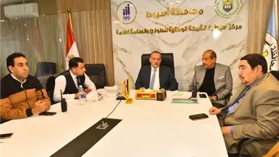 محافظ أسيوط يتابع إغلاق اللجان الانتخابية وبدء أعمال فرز الأصوات