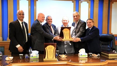 في يوم الوفاء والعرفان.. تكريم قيادات 