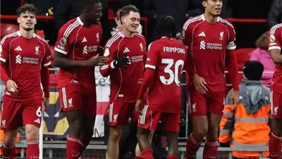 مدافع ليفربول يواجه شبح الايقاف أمام ليدز يونايتد