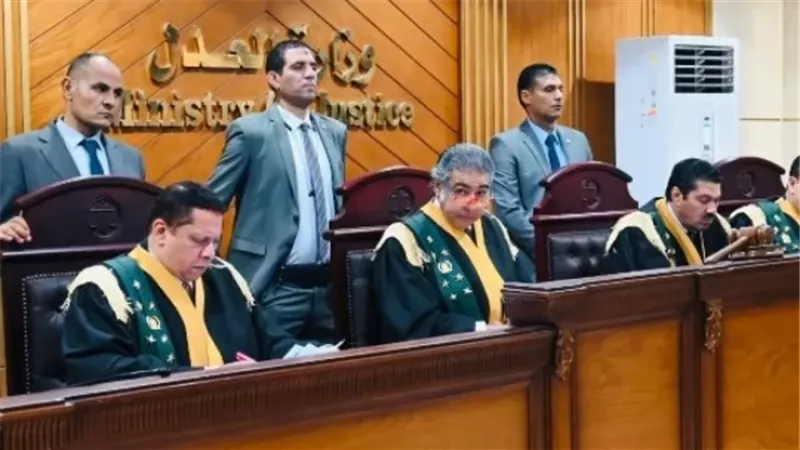 هيئة المحكمة برئاسة