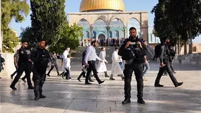 بحماية قوات الاحتلال.. مستوطنون يقتحمون المسجد الأقصى