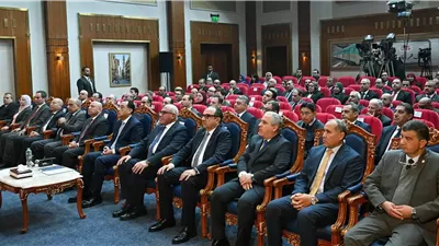 مدبولى يتفقد أعمال تطوير مصنع عربات السكك الحديدية ومترو الأنفاق 