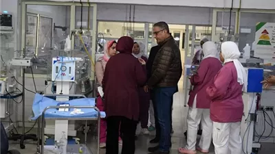 بعد ماس كهربائي.. محافظ الفيوم يطمئن على الأطفال المبتسرين