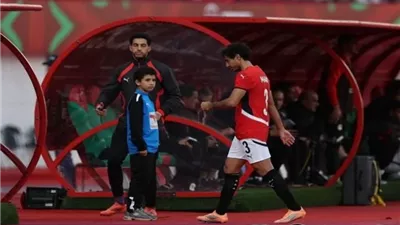 4 بطاقات حمراء نصيب مصر في بطولات أمم أفريقيا..آخرهم محمد هاني