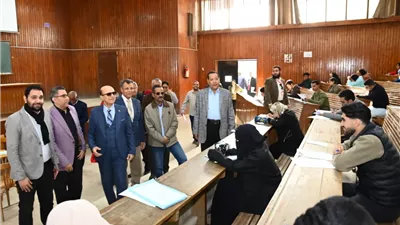 رئيس جامعةأسيوط يتفقدسيرامتحانات الفصل الدراسي الأول للعام الحالي